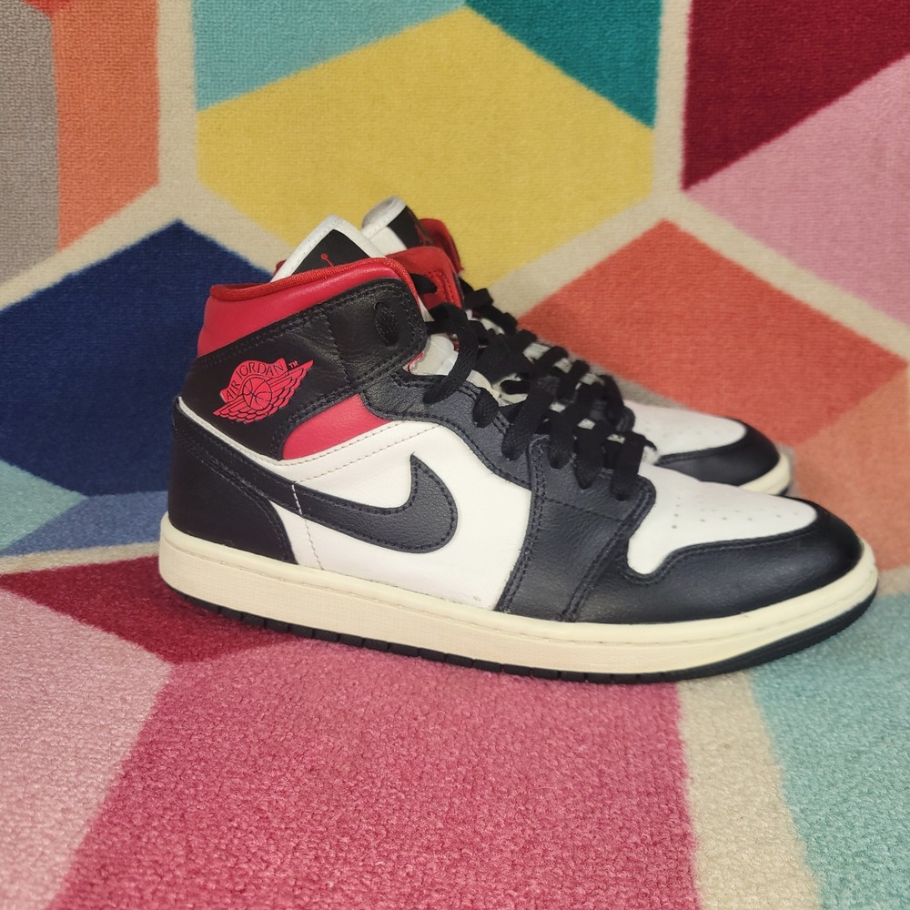 Air Jordan 1 Mid Red Panda‎ Womens Size 9